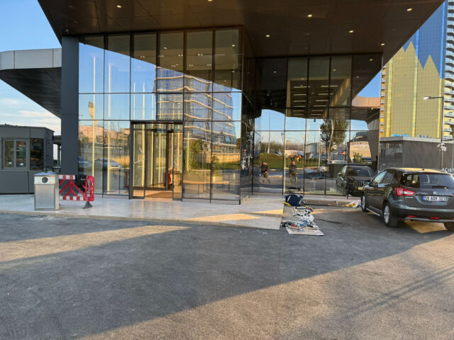 Cam cephe uygulaması