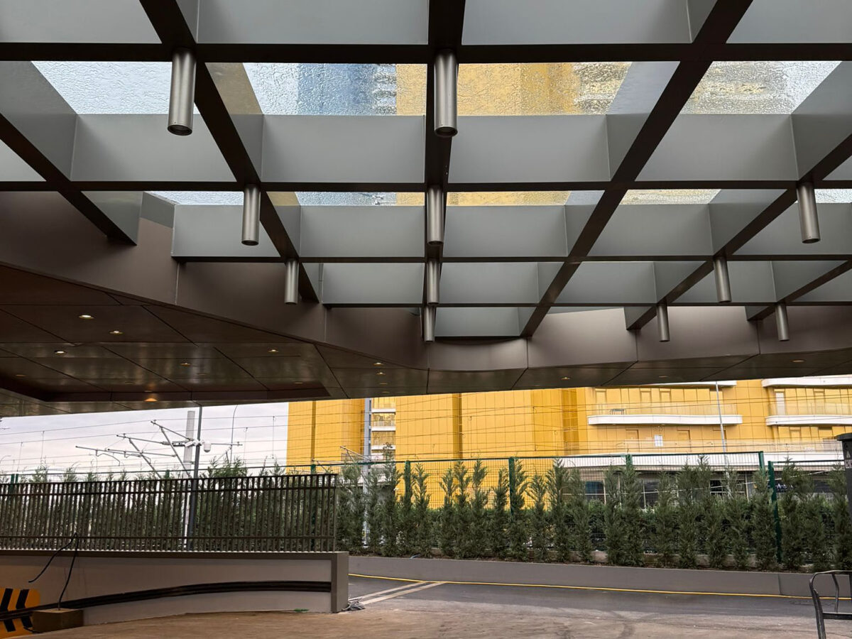Acıbadem Hastanesi giriş kanopisi skylight cam sistemi, alttan görünüm